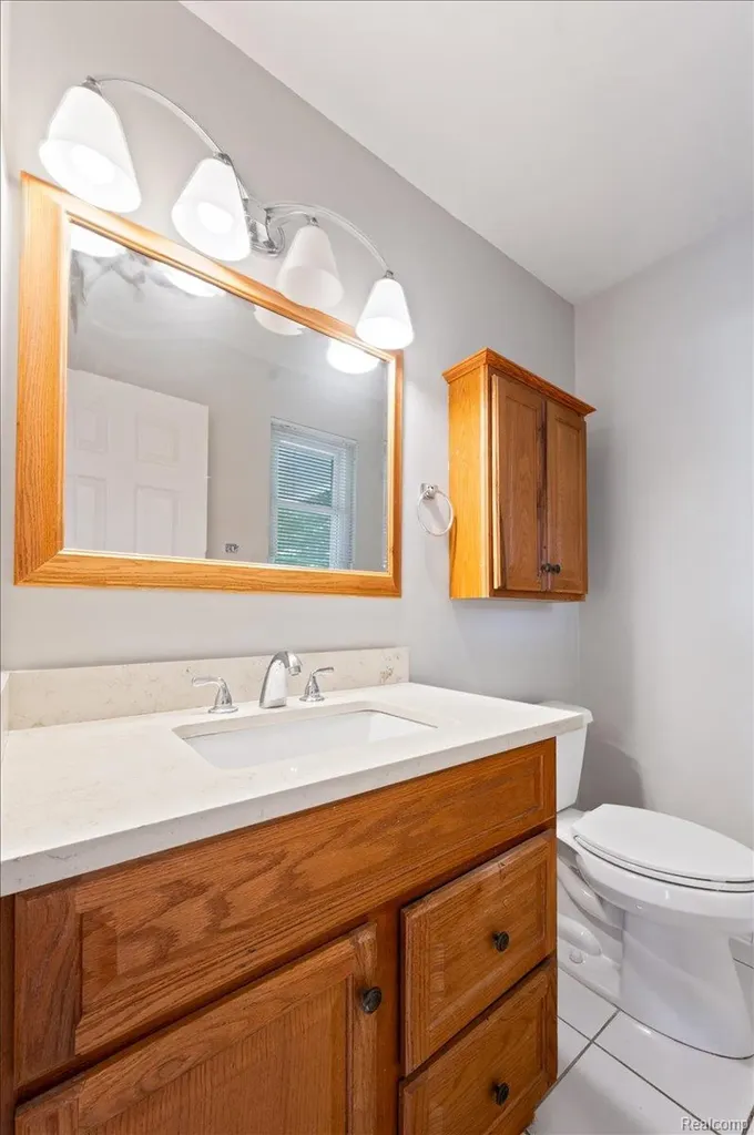2824 Roundtree Drive Troy City MI 48083
