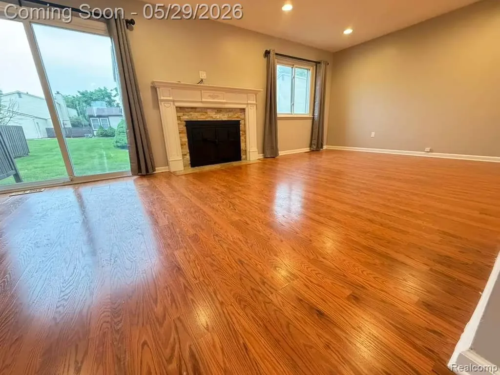 2824 Roundtree Drive Troy City MI 48083