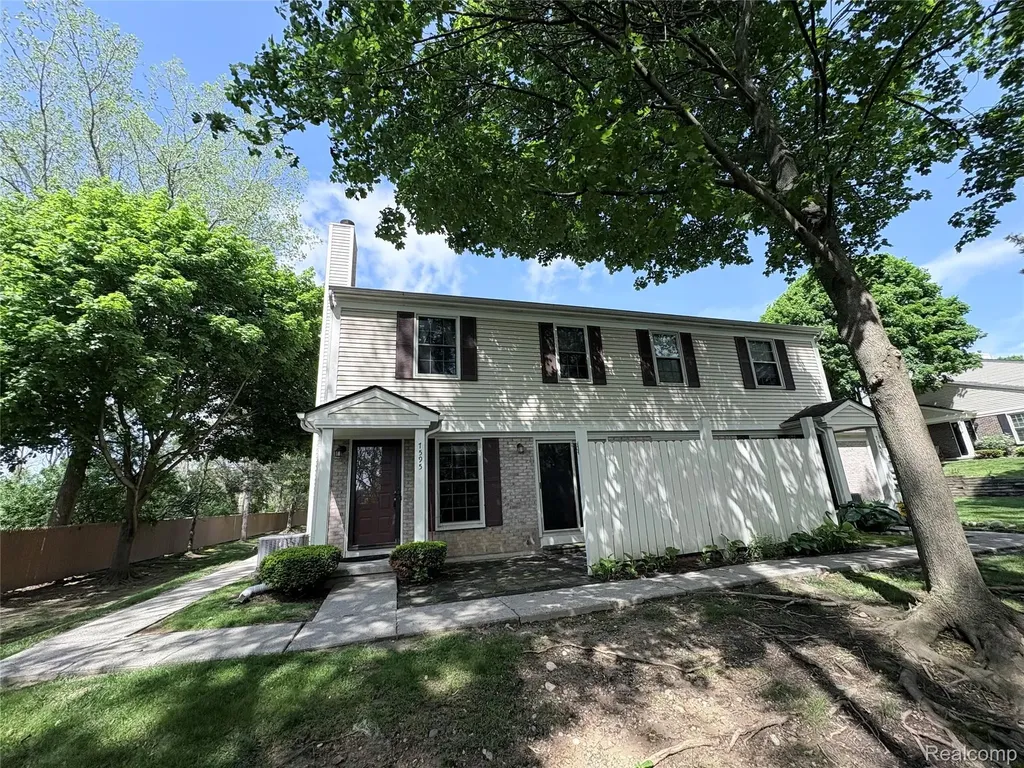 7595 Woodview Drive Waterford Charter Township MI 48327