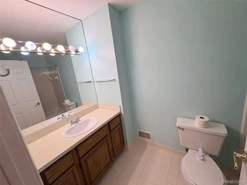 7595 Woodview Drive Waterford Charter Township MI 48327