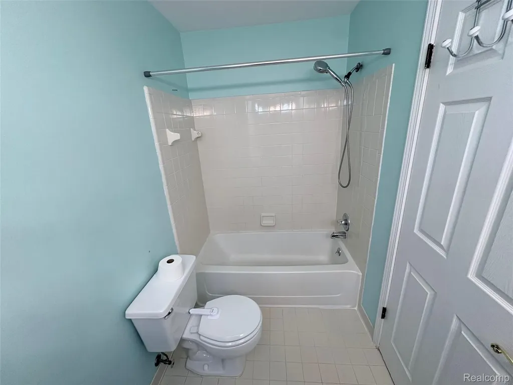 7595 Woodview Drive Waterford Charter Township MI 48327