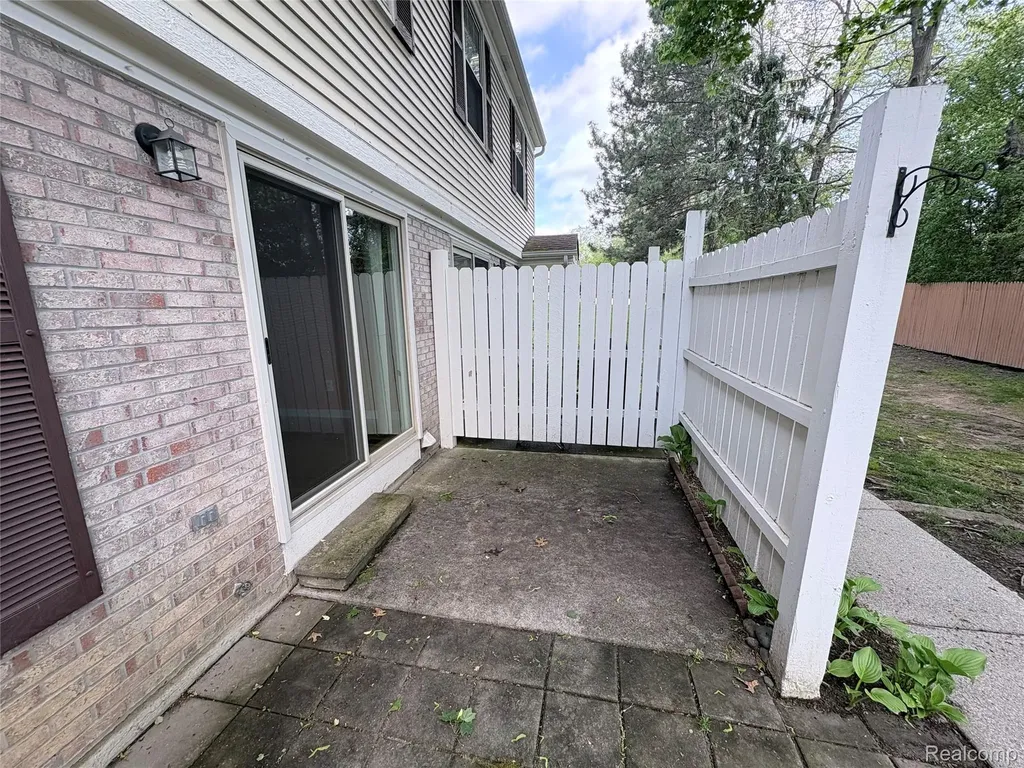 7595 Woodview Drive Waterford Charter Township MI 48327