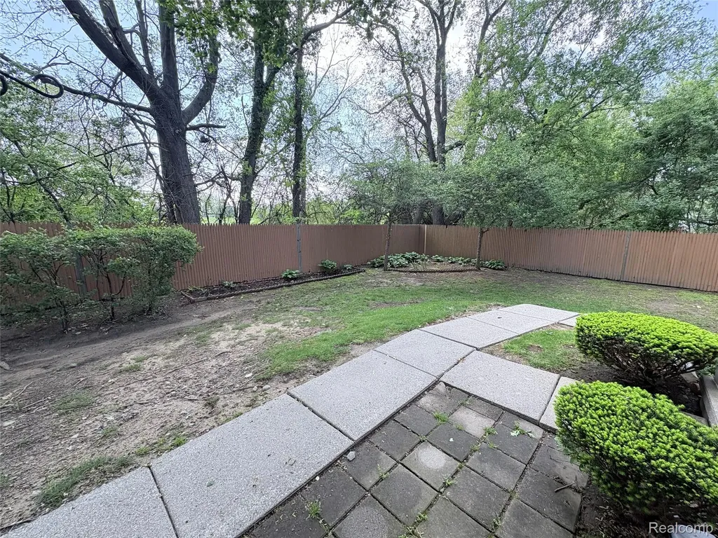 7595 Woodview Drive Waterford Charter Township MI 48327