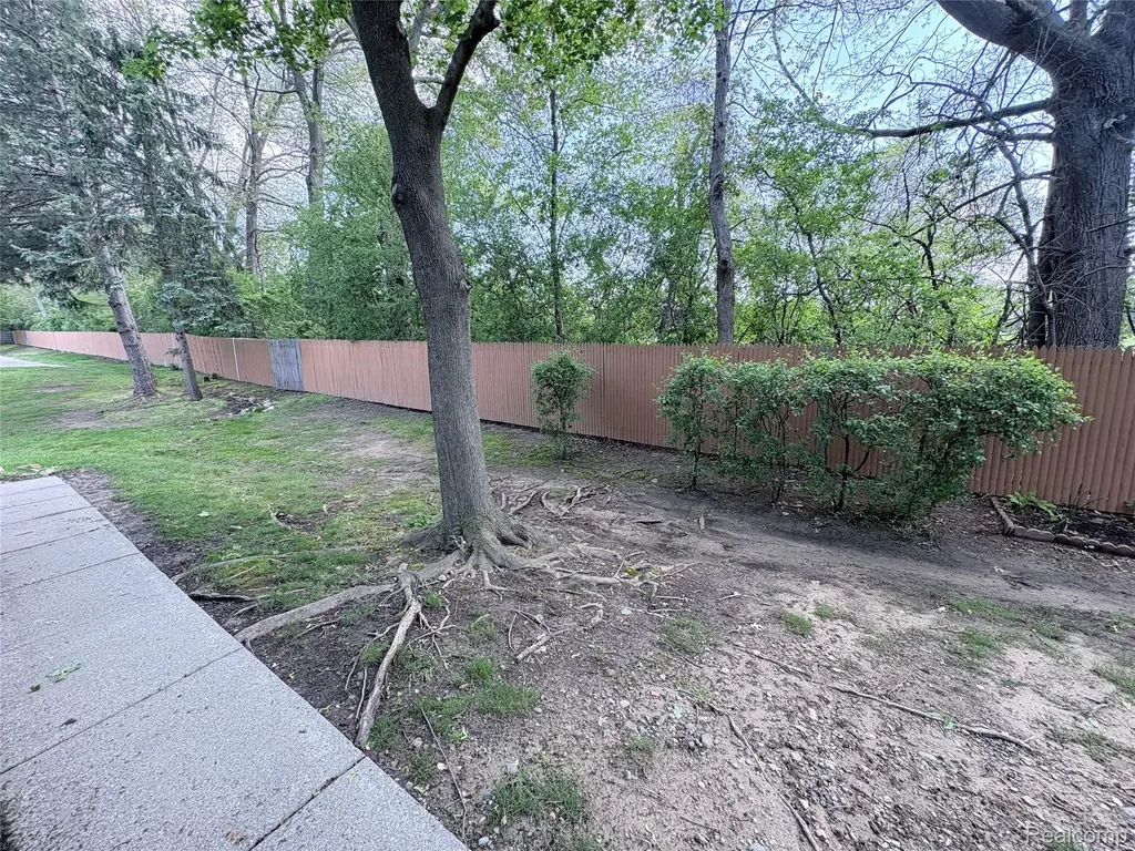 7595 Woodview Drive Waterford Charter Township MI 48327