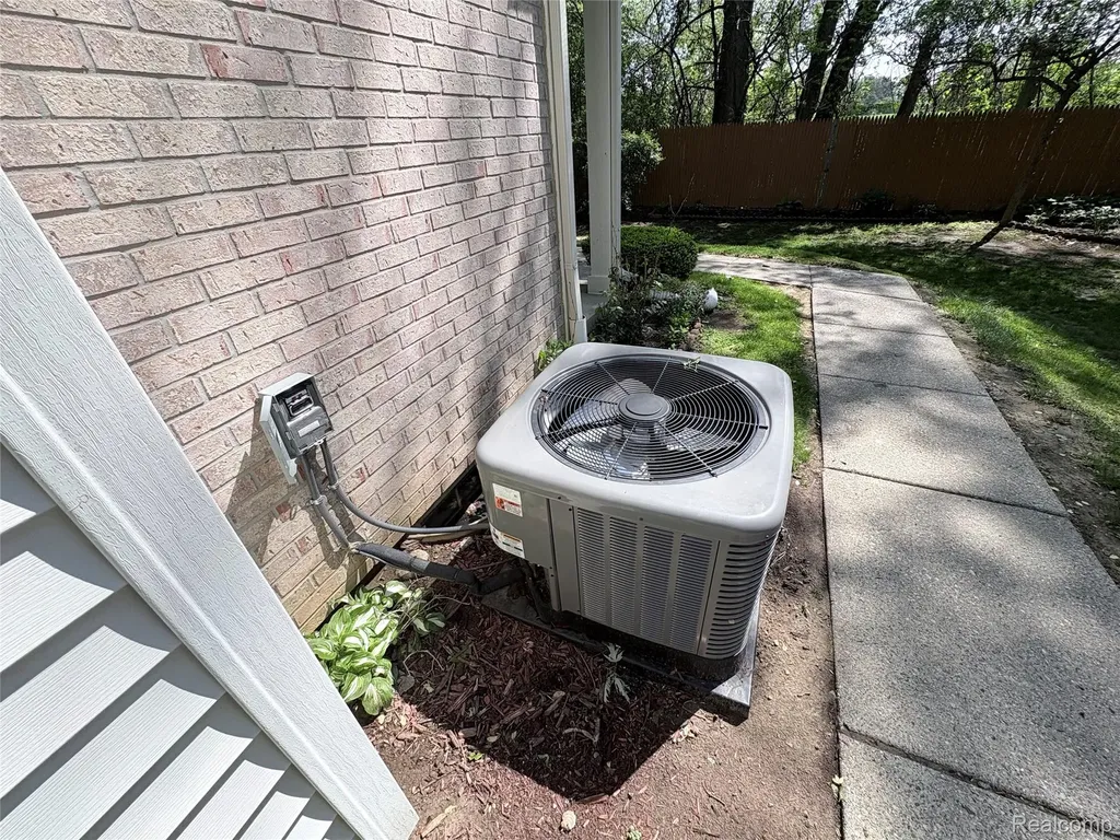 7595 Woodview Drive Waterford Charter Township MI 48327