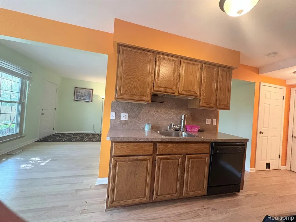 7595 Woodview Drive Waterford Charter Township MI 48327