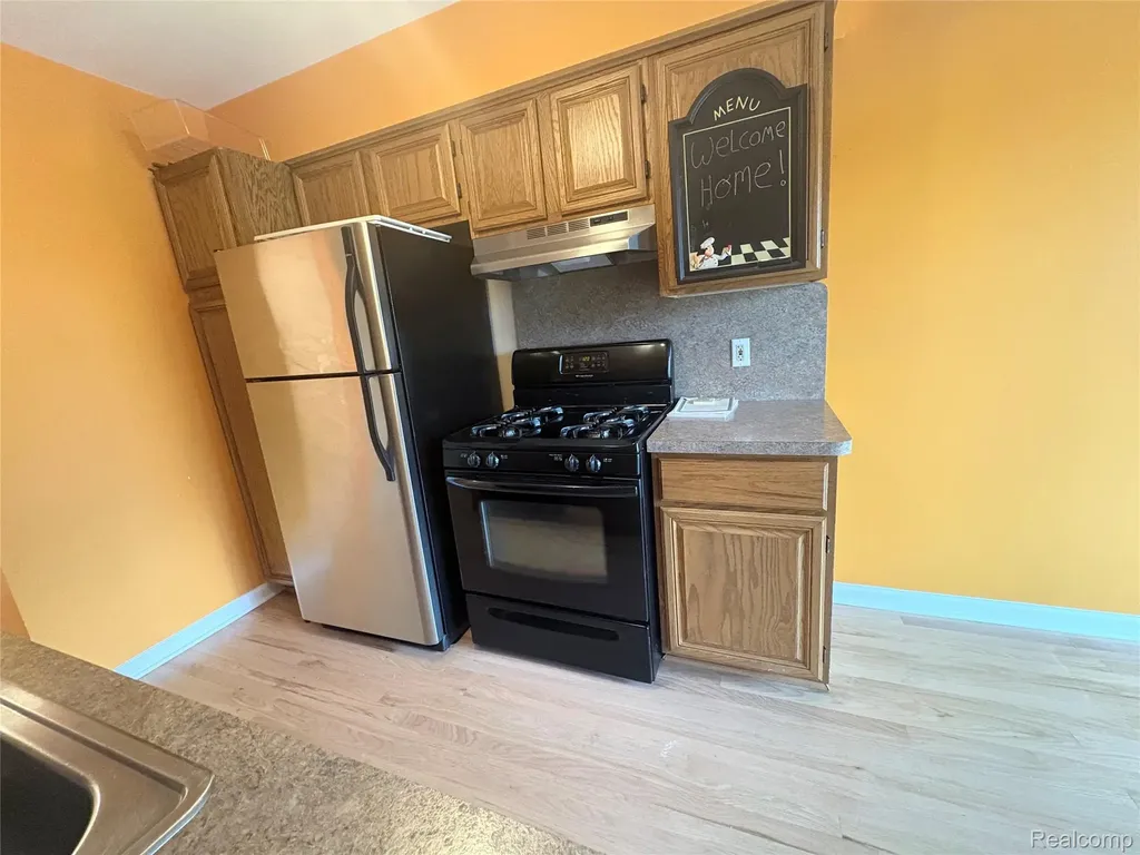 7595 Woodview Drive Waterford Charter Township MI 48327