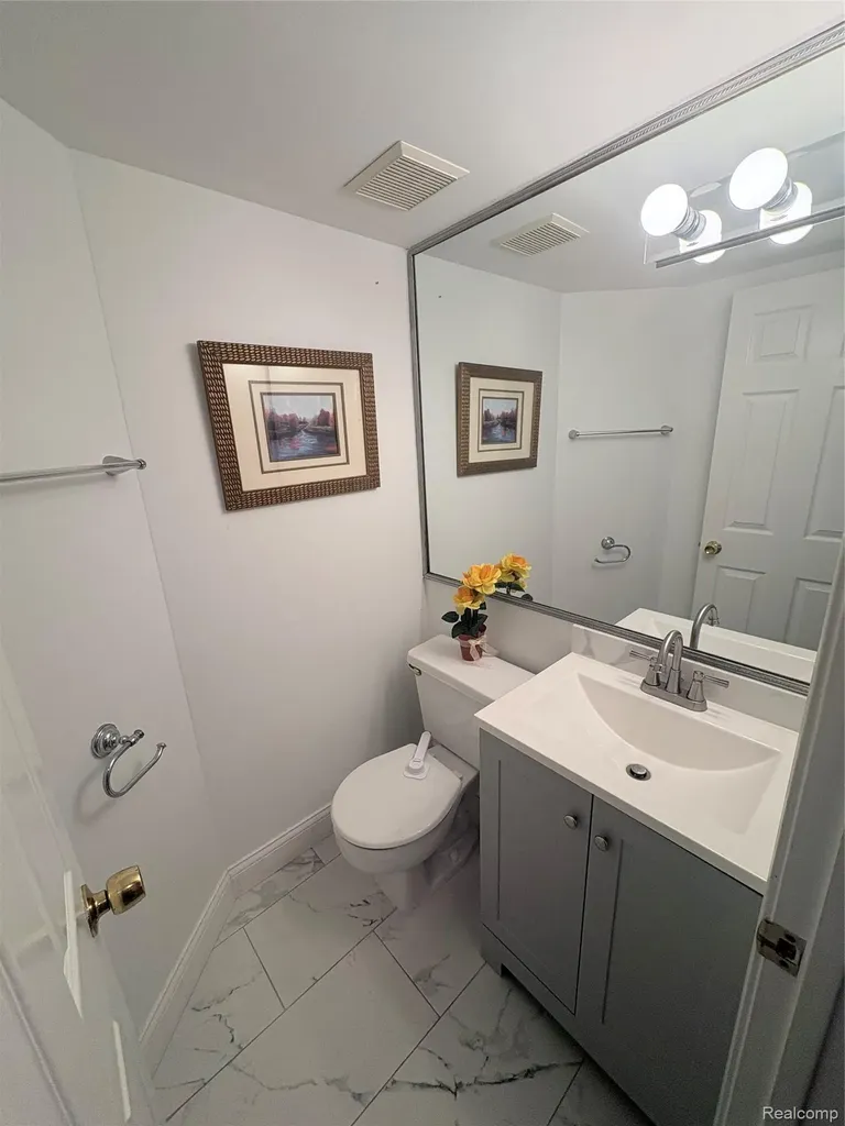 7595 Woodview Drive Waterford Charter Township MI 48327