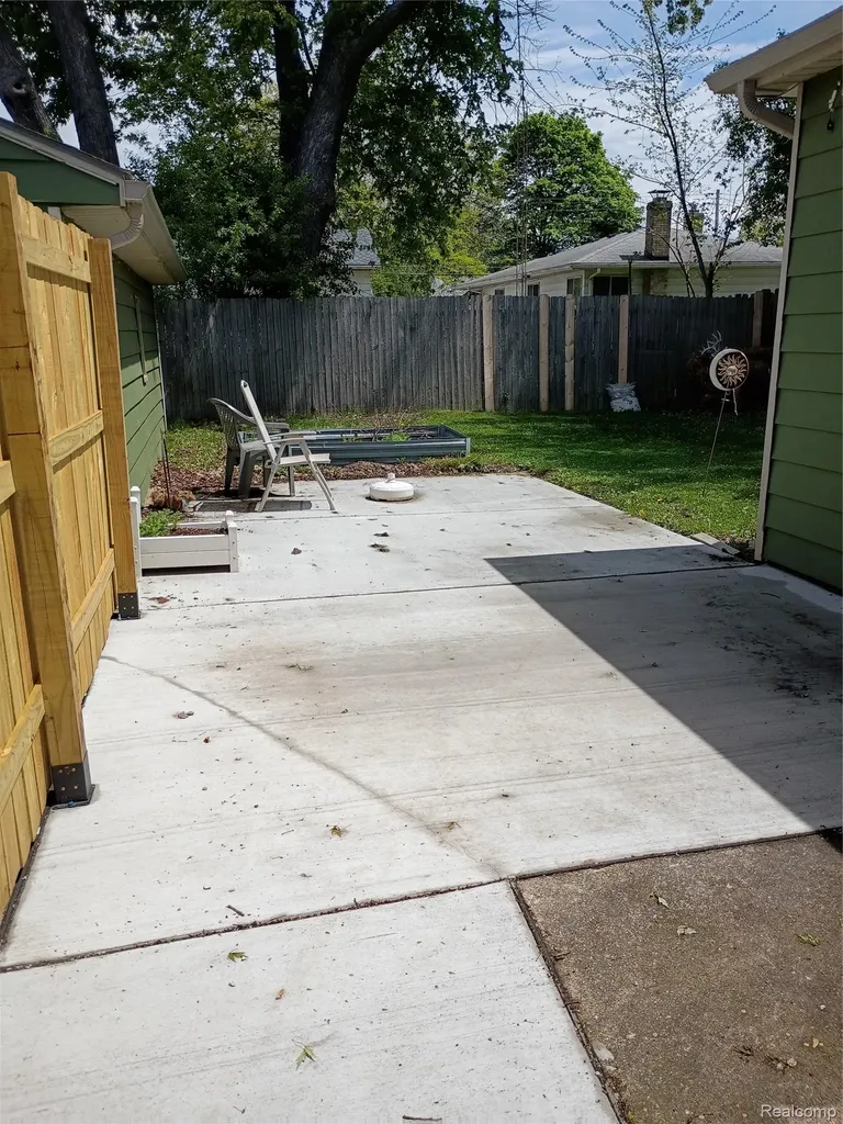 1621 Stocker Avenue Flint City MI 48503