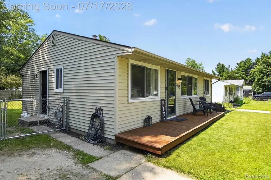 3045 Fisher Avenue Commerce Charter Township MI 48390