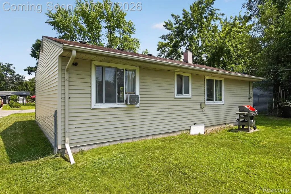 3045 Fisher Avenue Commerce Charter Township MI 48390