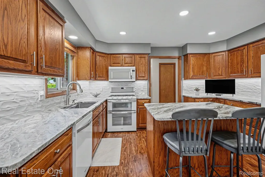 14972 River View Court Sterling Heights City MI 48313