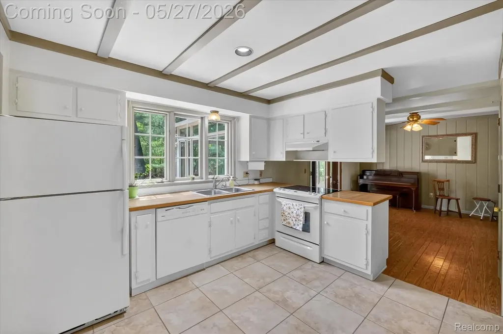 2240 Peppermill Road Lapeer Township MI 48446