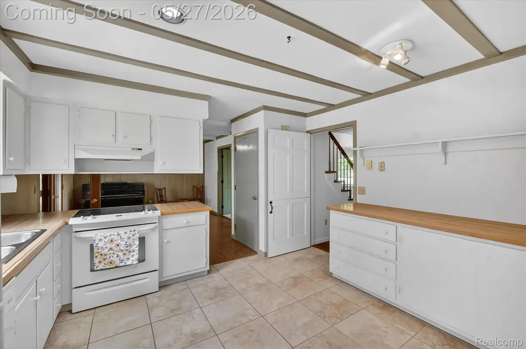 2240 Peppermill Road Lapeer Township MI 48446