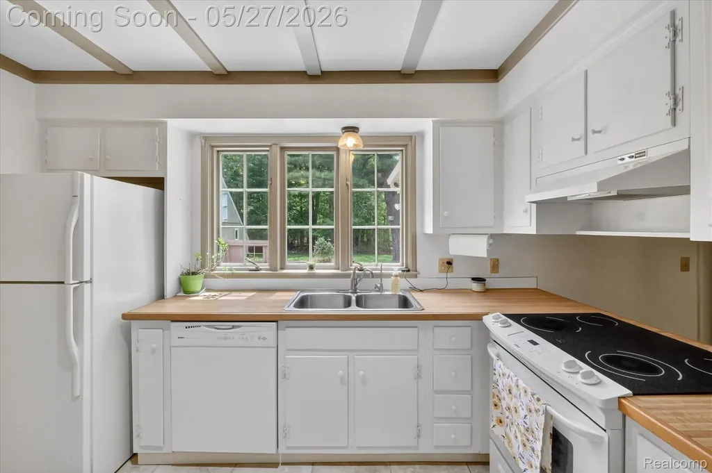 2240 Peppermill Road Lapeer Township MI 48446