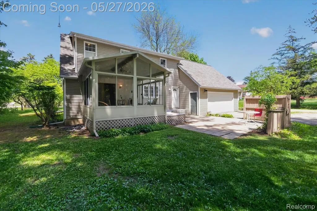 2240 Peppermill Road Lapeer Township MI 48446