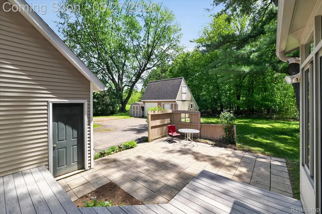 2240 Peppermill Road Lapeer Township MI 48446