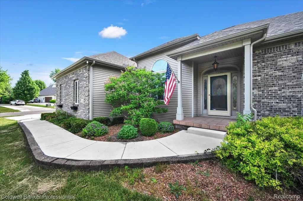604 Carriage Way Davison City MI 48423