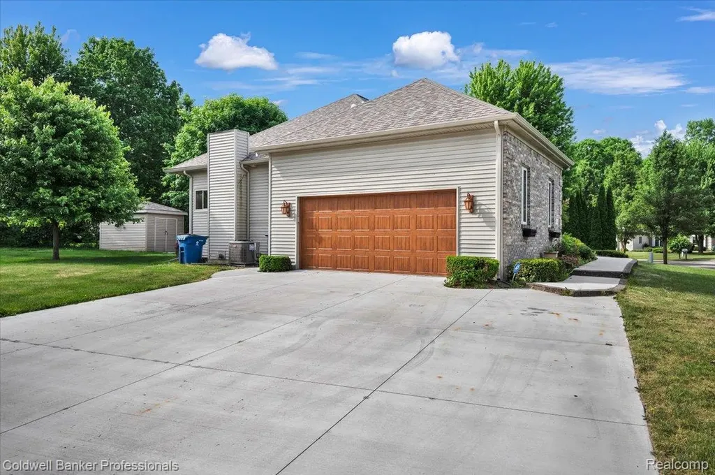 604 Carriage Way Davison City MI 48423