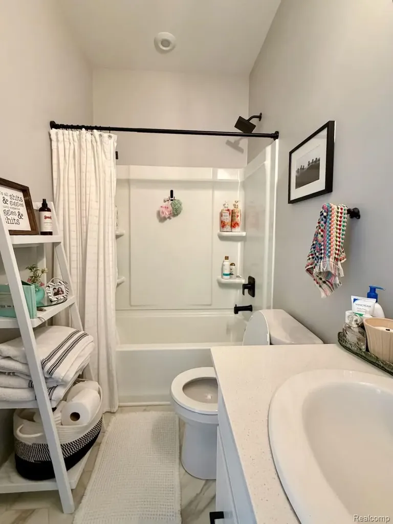40589 Aster Court Clinton Charter Township MI 48036