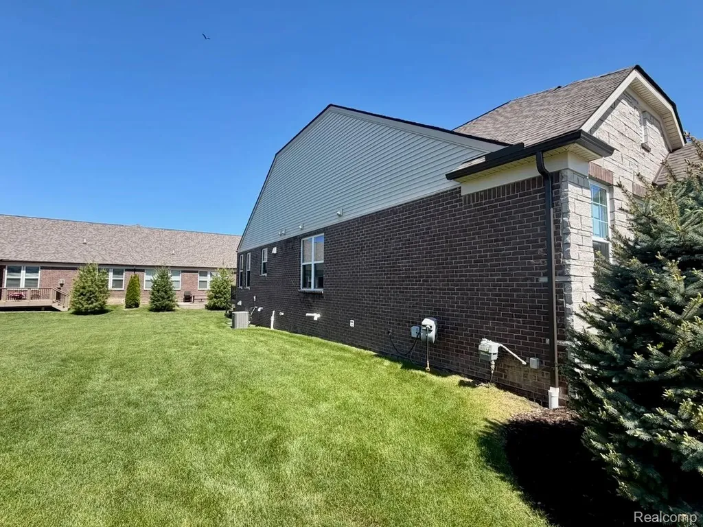 40589 Aster Court Clinton Charter Township MI 48036