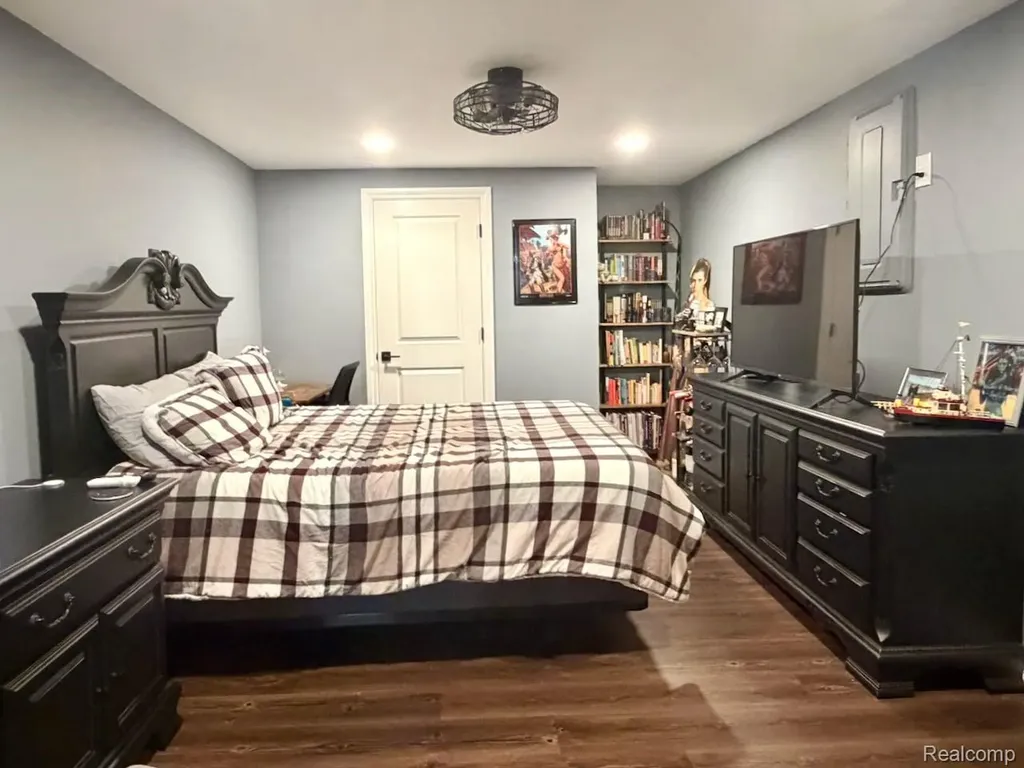 40589 Aster Court Clinton Charter Township MI 48036