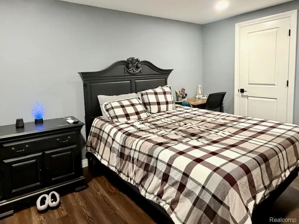 40589 Aster Court Clinton Charter Township MI 48036
