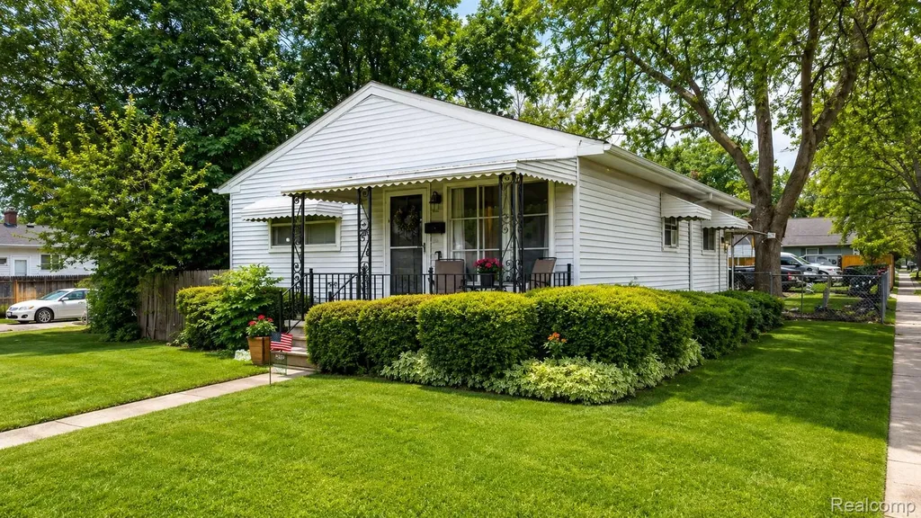 714 E Beverly Avenue Pontiac City MI 48340