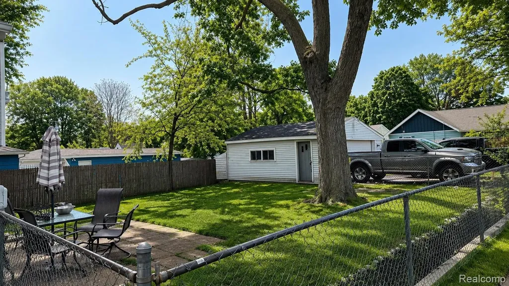 714 E Beverly Avenue Pontiac City MI 48340