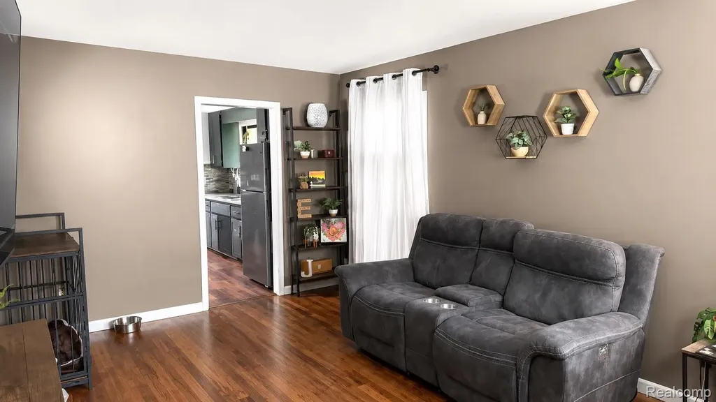714 E Beverly Avenue Pontiac City MI 48340
