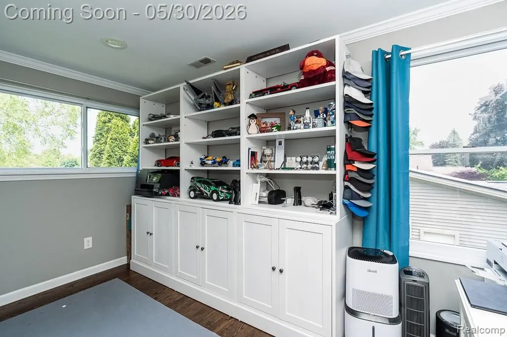 1847 Lyster Lane Troy City MI 48085