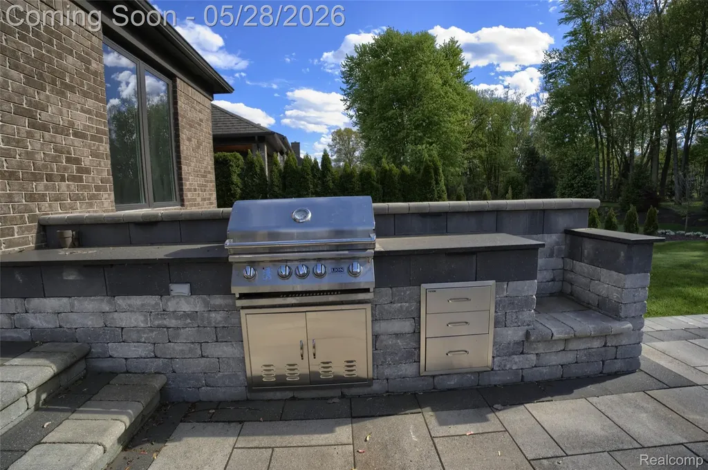 54311 Lawson Creek Drive Shelby Charter Township MI 48316