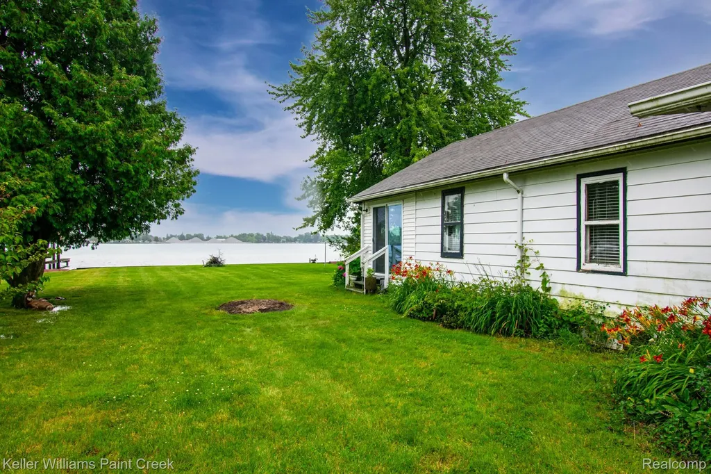 6533 River Road Marine City City MI 48039