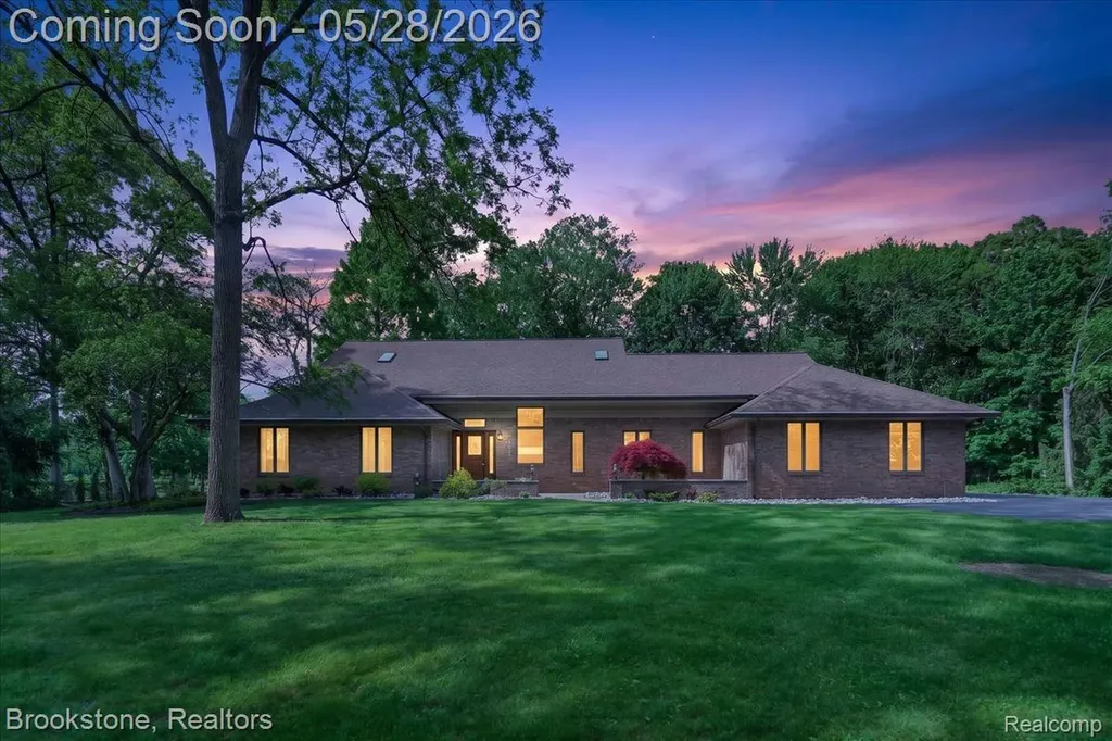 2610 Vanel Court West Bloomfield Charter Township MI 48324