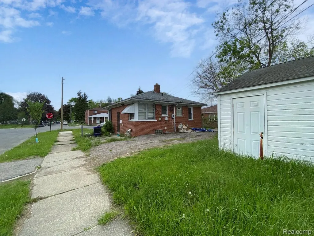 15300 W Chicago Street Detroit City MI 48228