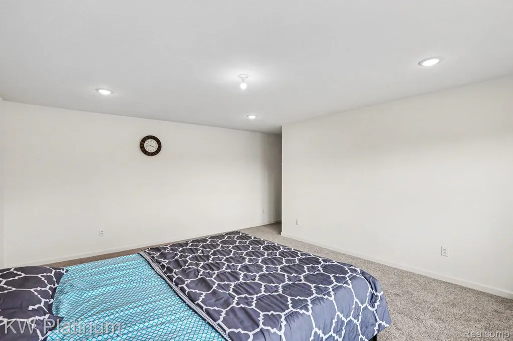 4918 Knollwood Drive Troy City MI 48085