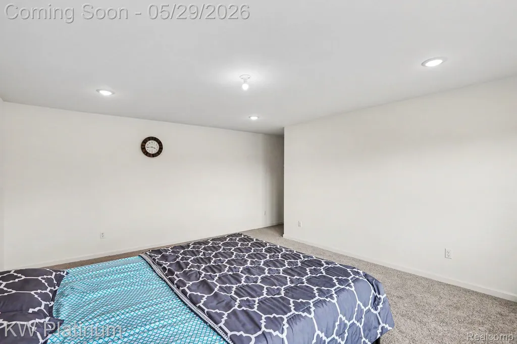 4918 Knollwood Drive Troy City MI 48085