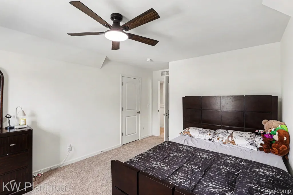 4918 Knollwood Drive Troy City MI 48085