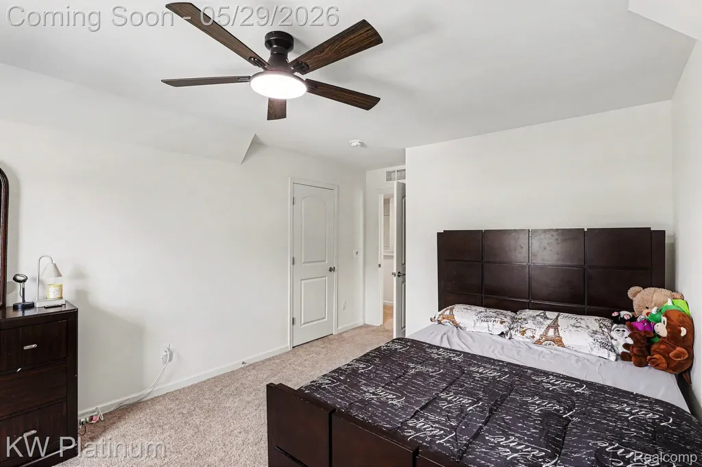 4918 Knollwood Drive Troy City MI 48085