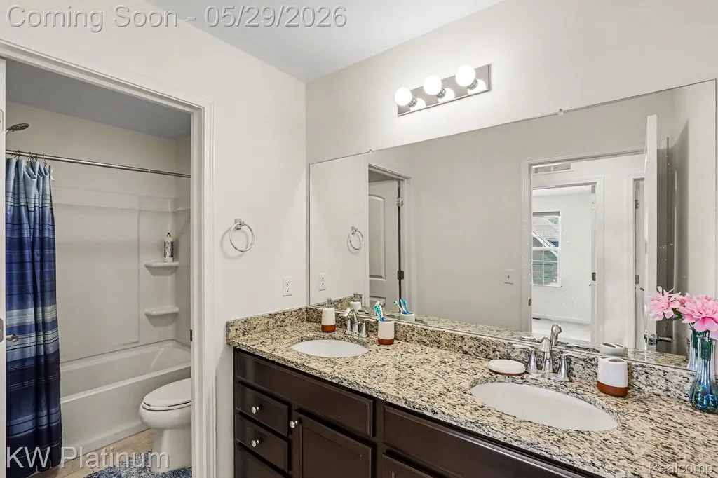 4918 Knollwood Drive Troy City MI 48085