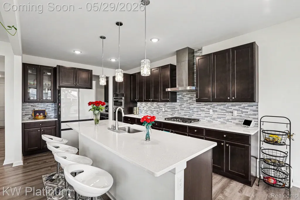4918 Knollwood Drive Troy City MI 48085