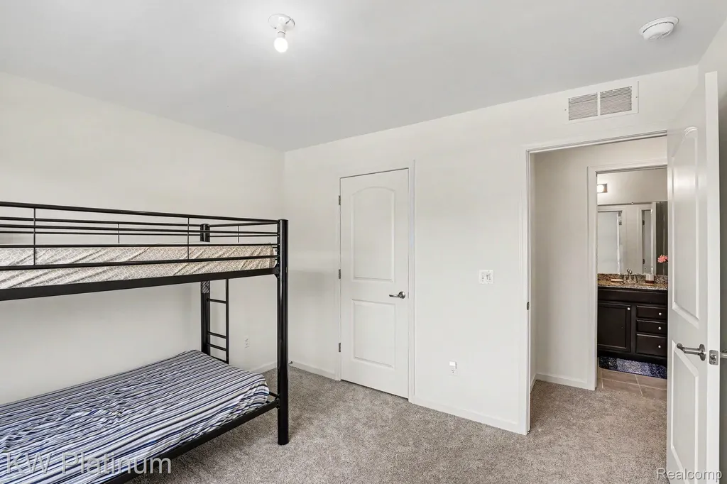 4918 Knollwood Drive Troy City MI 48085