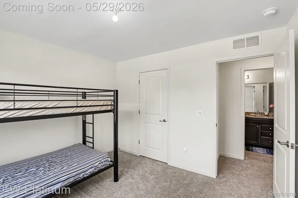 4918 Knollwood Drive Troy City MI 48085