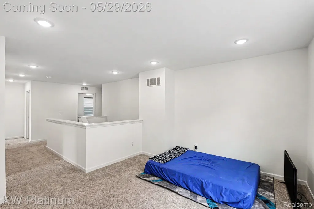 4918 Knollwood Drive Troy City MI 48085