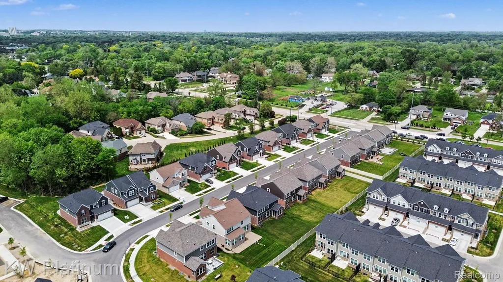 4918 Knollwood Drive Troy City MI 48085