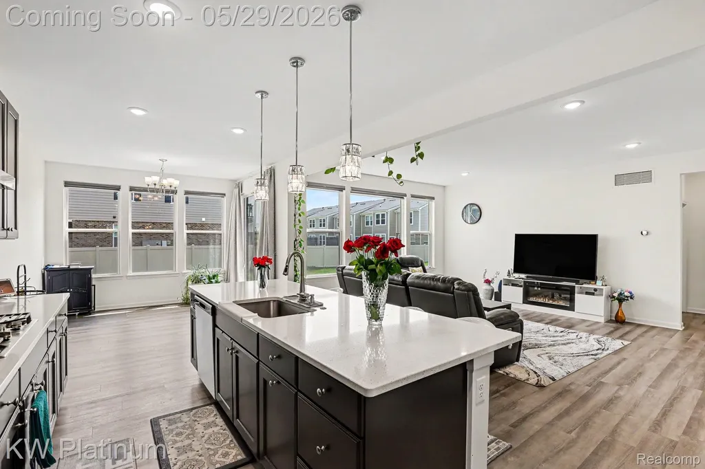 4918 Knollwood Drive Troy City MI 48085