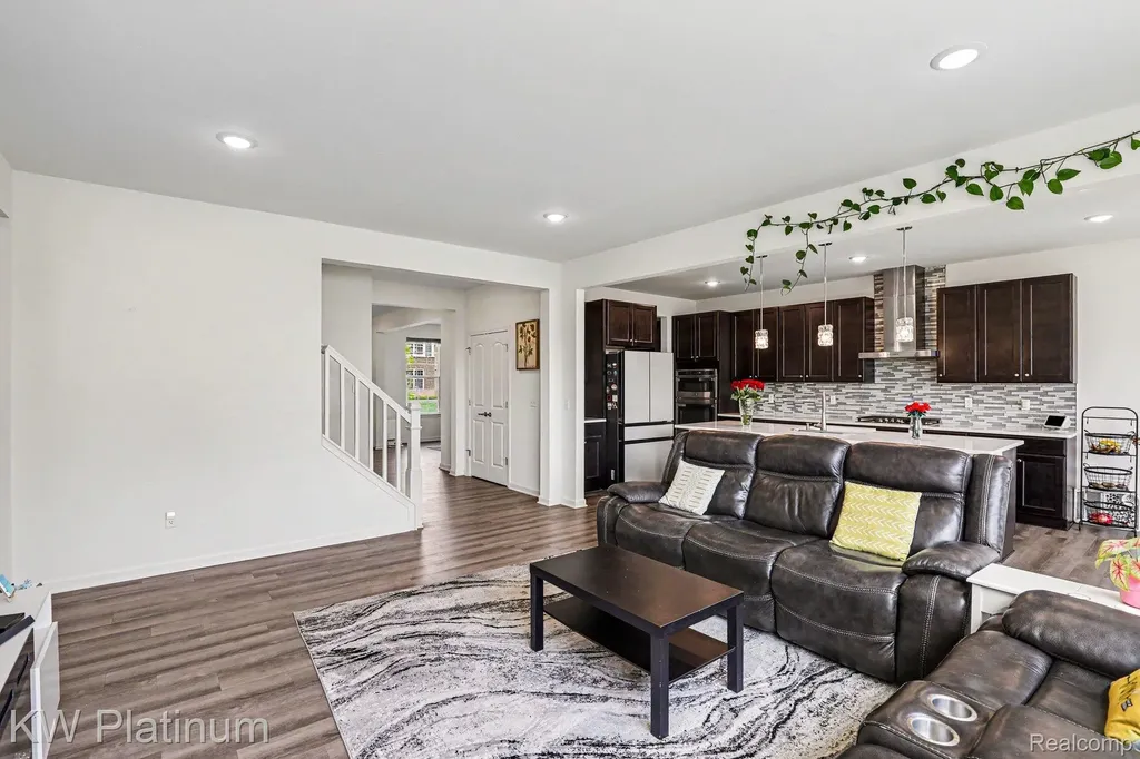 4918 Knollwood Drive Troy City MI 48085