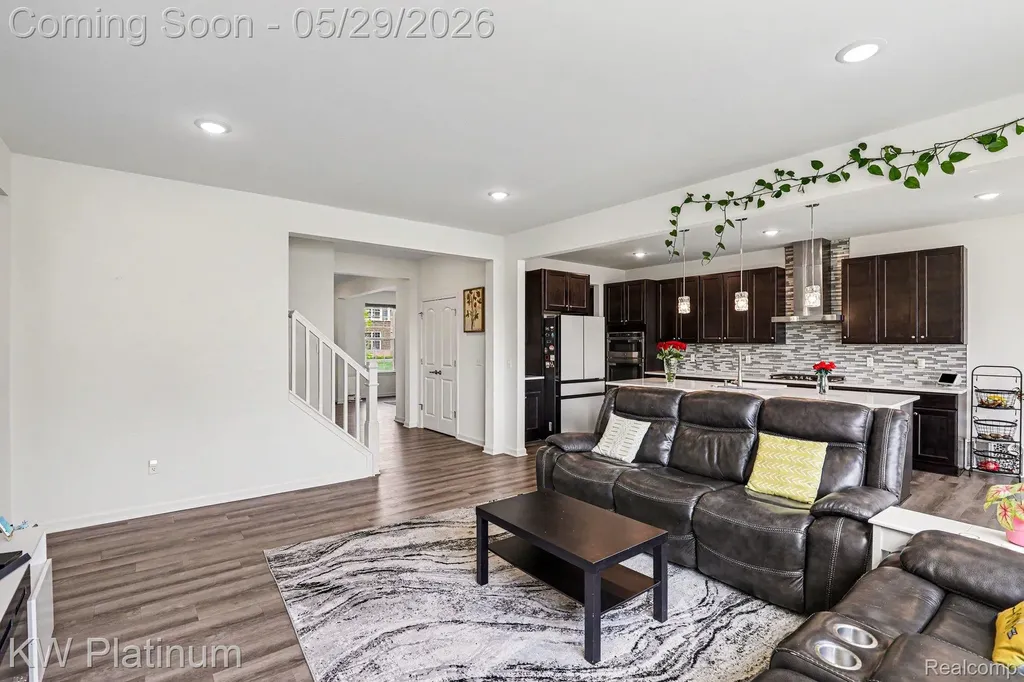 4918 Knollwood Drive Troy City MI 48085
