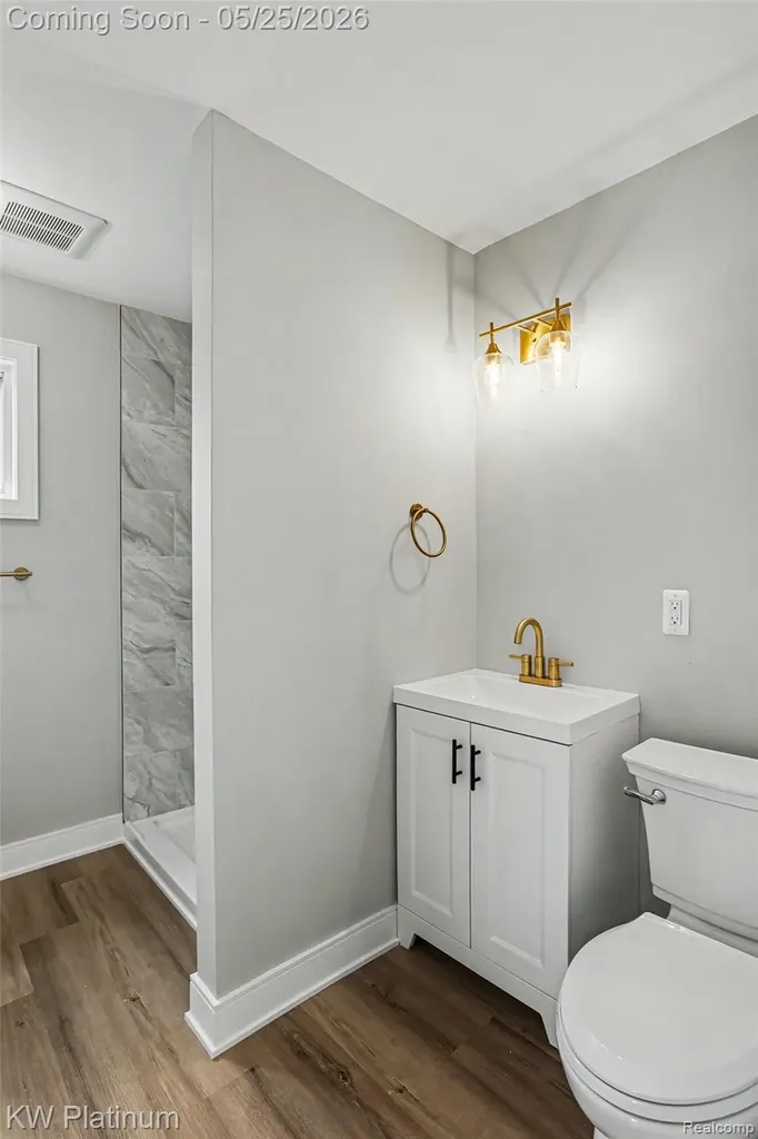 19070 Melvin Street Roseville City MI 48066