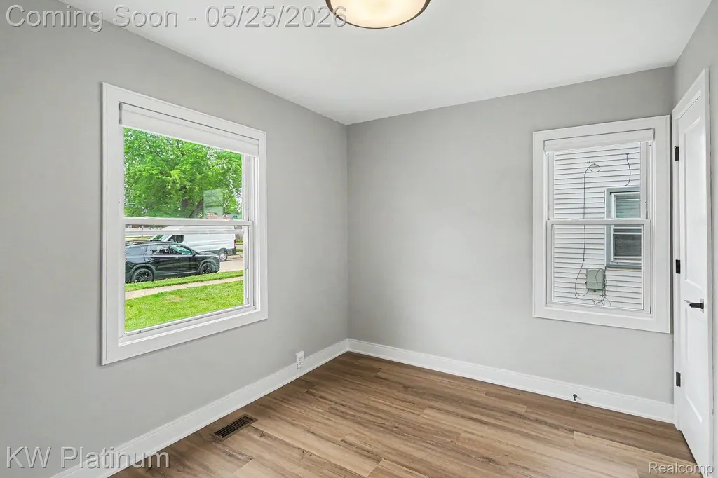 19070 Melvin Street Roseville City MI 48066